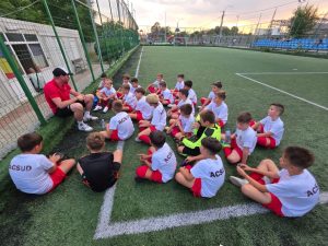 Grupa 2015–2016 de la ACS Unirea Dobroești, antrenată de George Marinescu, crește prin tehnică, forță și prietenie