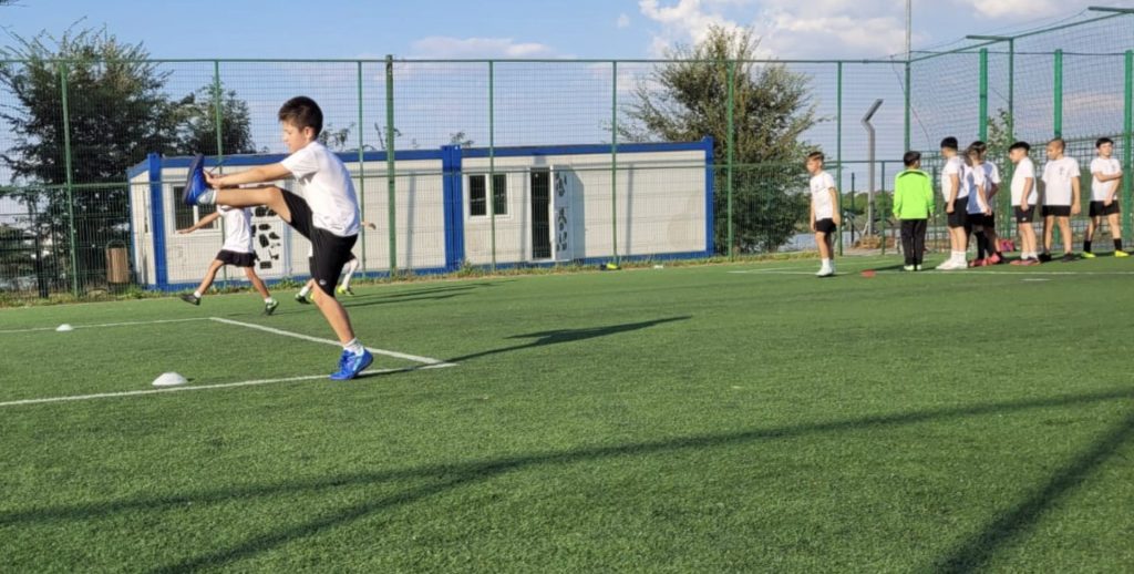 Alin Florea inspiră viitorul fotbalului la ACS Unirea Dobroești: Grupa 2013–2015 crește prin disciplină și empatie